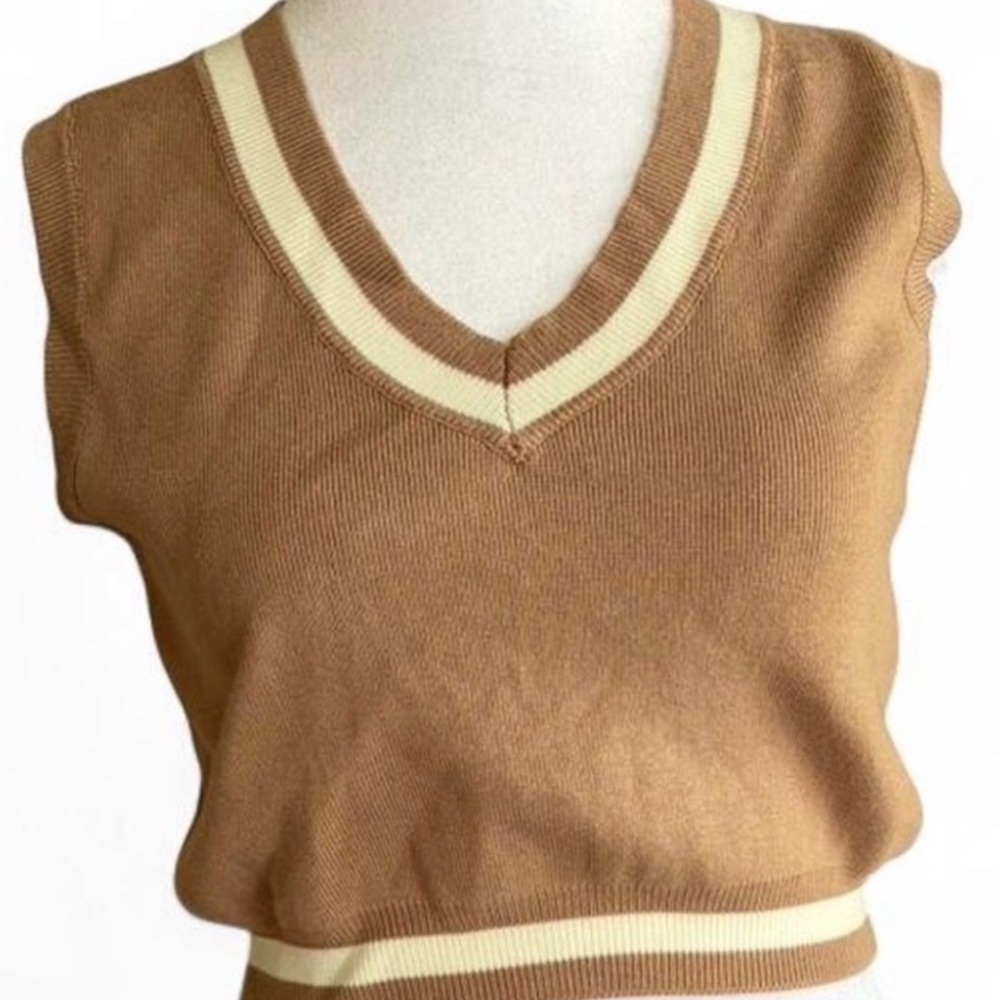 NWT superdown Camel V-Neck Sleeveless Sweater Vest with Cream Trim